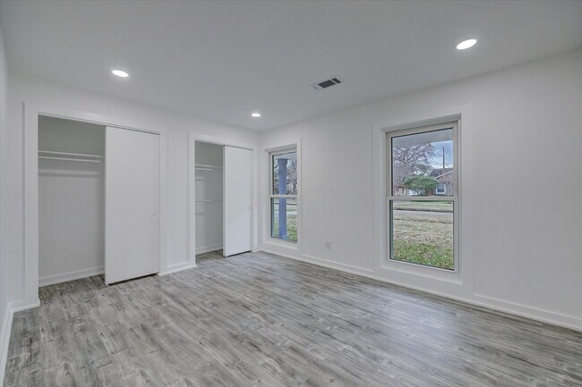 Building Photo - 5802 Valkeith Dr