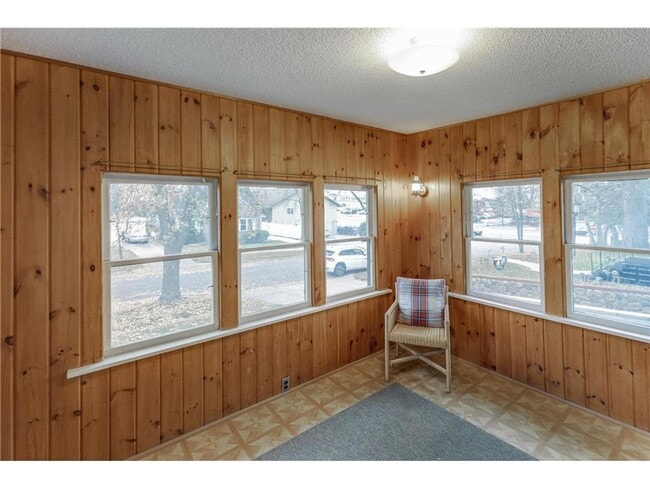 Building Photo - 215 Chippewa St