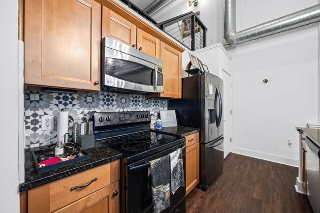 Building Photo - Urban Loft Condo Featuring Stunning Views & Rooftop Entertaining