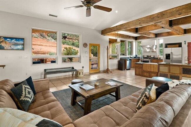 Building Photo - 123 Devils Kitchen Dr