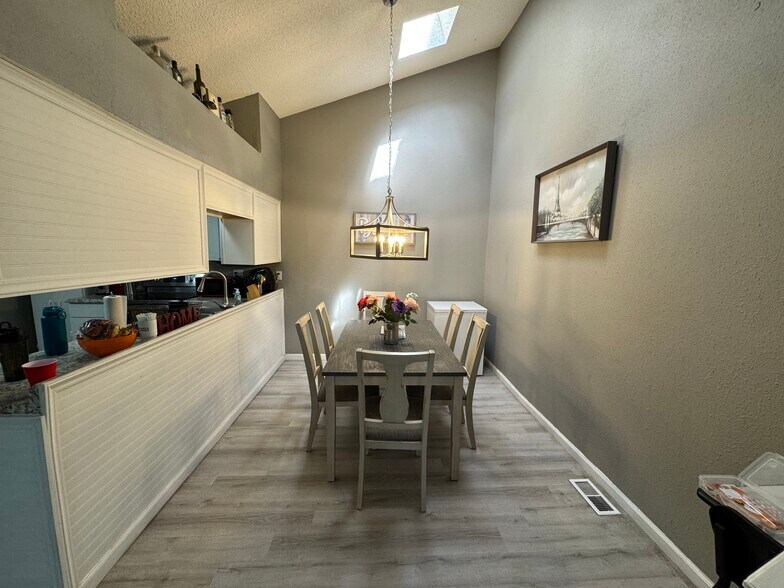 Building Photo - 3122 Moonbeam Cir S