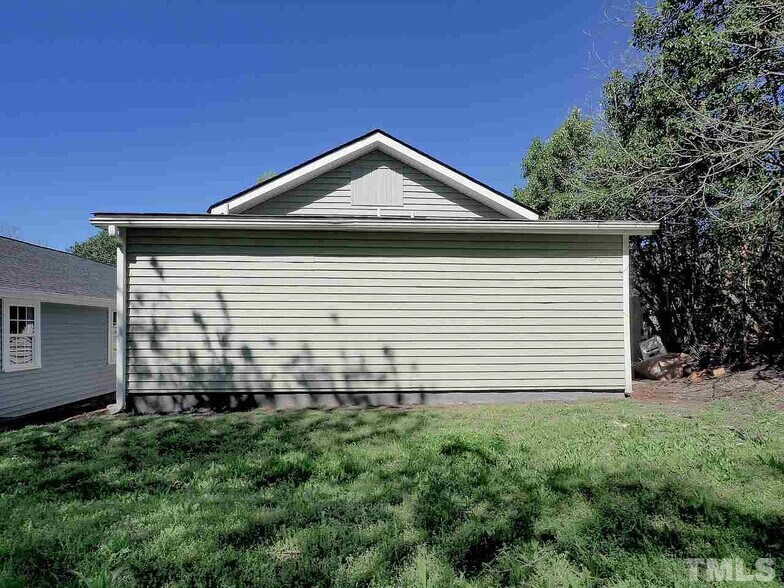 Building Photo - Room in House on Chester St