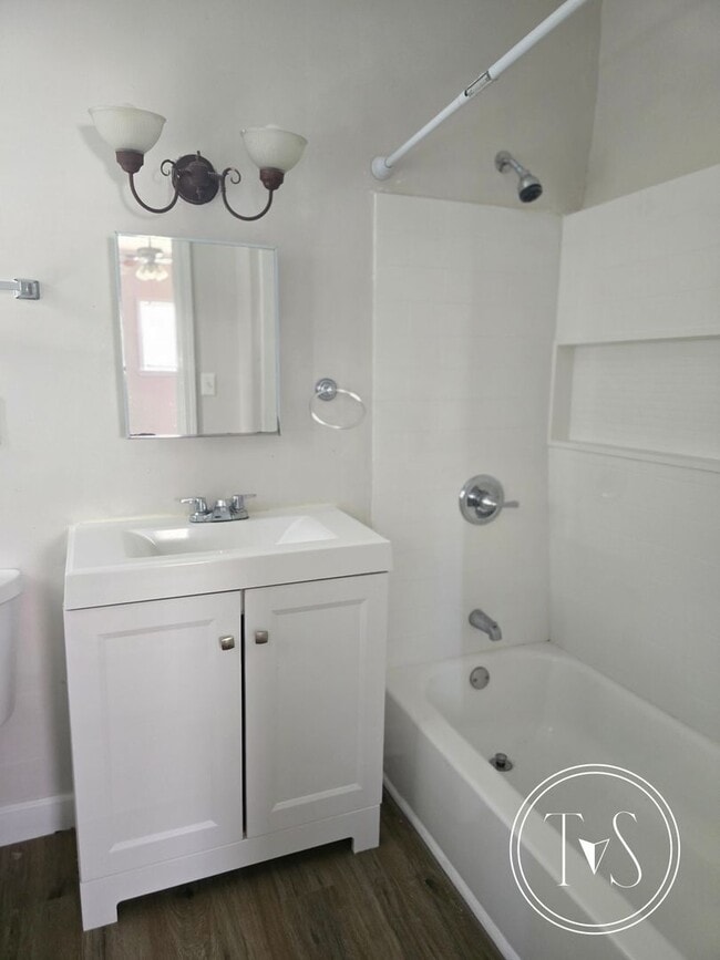 Building Photo - RATE DROP ALERT (was $1900/month)!