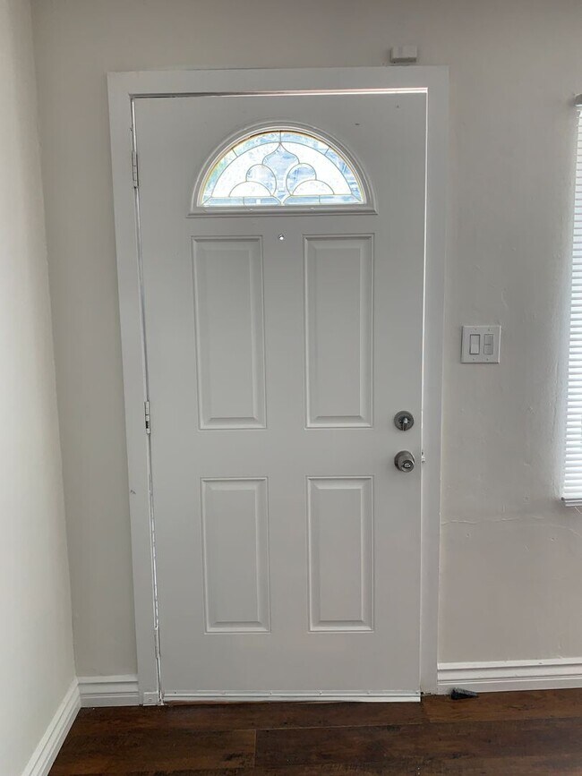 Building Photo - Curlew