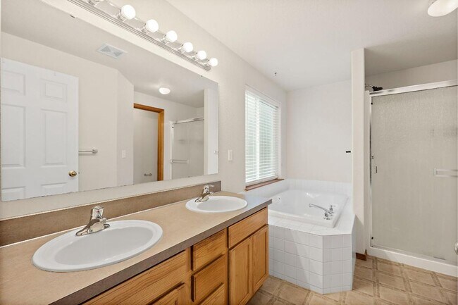 Building Photo - Spacious 4-Bedroom Olympia Home with A/C, ...