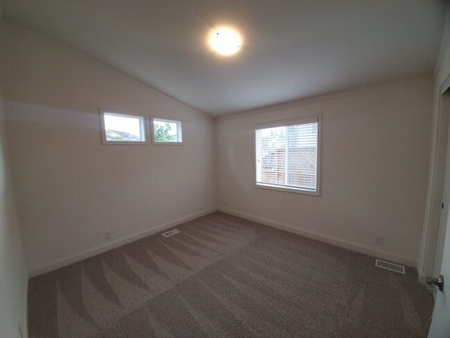 Building Photo - 25918 Meadowmist Dr