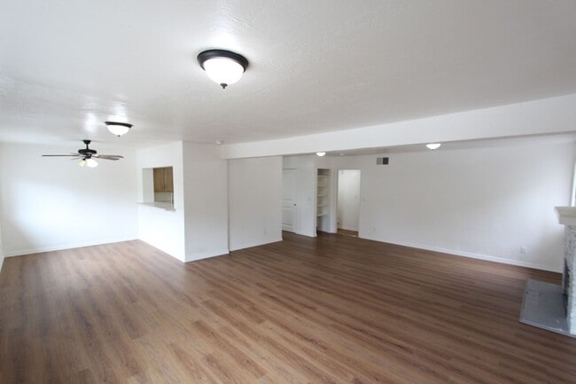 Building Photo - 4 bedroom Sunnyside Home