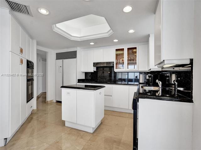 Building Photo - 9595 Collins Ave