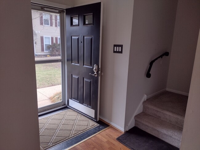 Building Photo - 83 Avon Ln