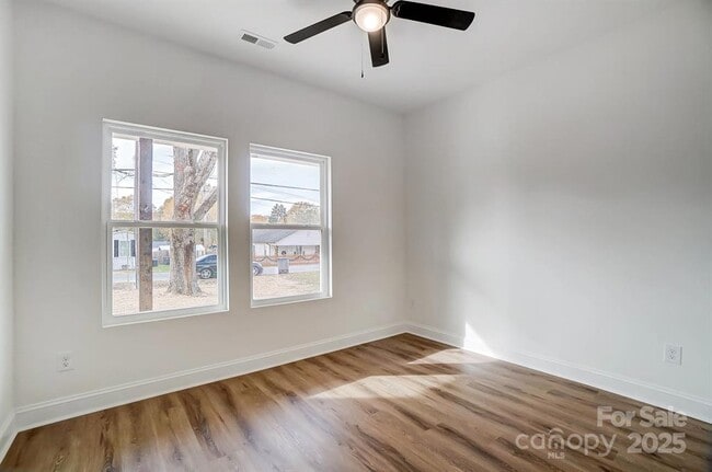 Building Photo - 424 Blanche Ave