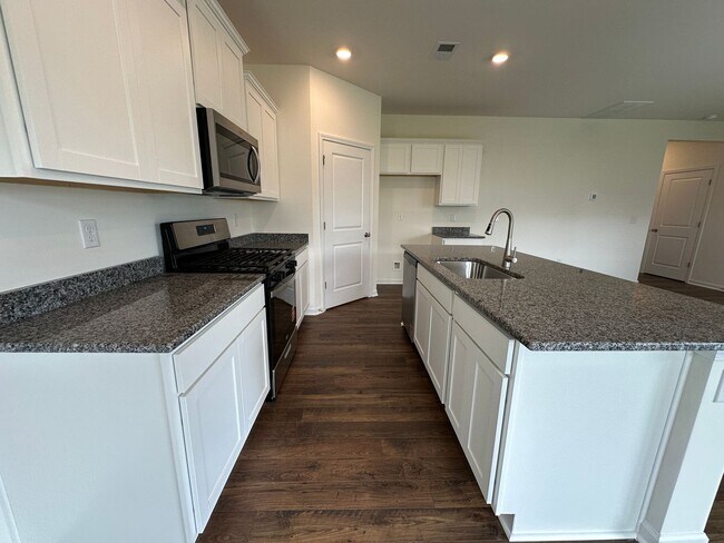 Building Photo - BRAND NEW 2026 Build! Modern Bungalow in the Heart of Maryville