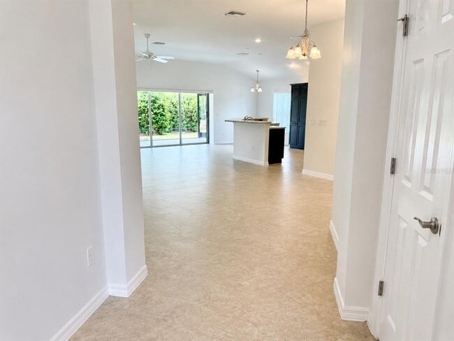 Building Photo - 3942 Zenith Lp
