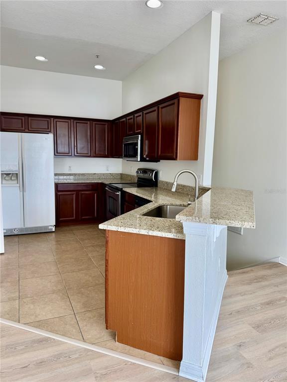 Building Photo - 6404 S Goldenrod Rd