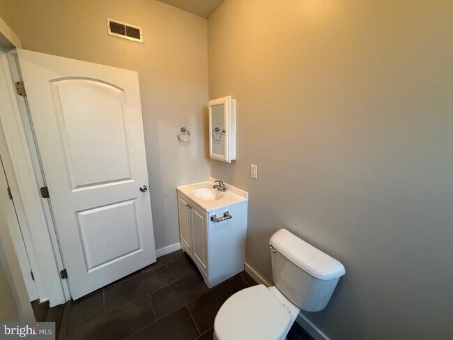 Building Photo - 1535 Cecil B. Moore Ave