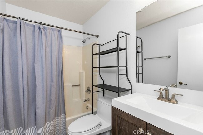 Building Photo - 10 Bravo Ln