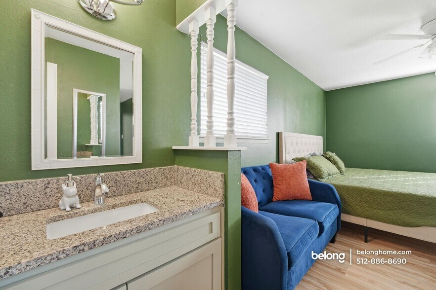 Building Photo - 802 Buckingham Pl