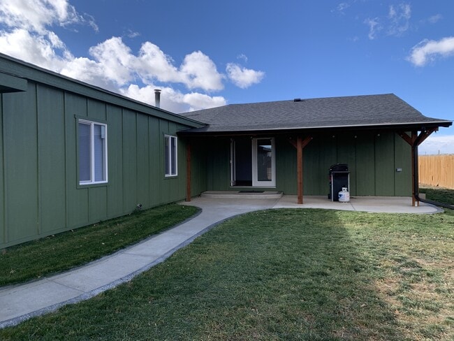 Building Photo - 3335 Fort Sanders Rd