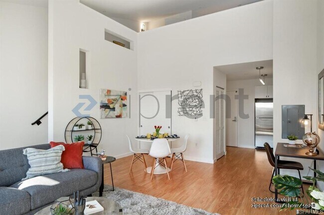 Building Photo - 888 7th St