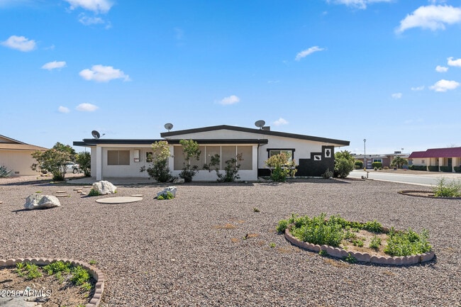 Building Photo - 16817 N Meadow Park Dr