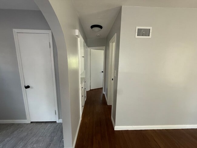 Building Photo - Spacious 2 Bedroom, 2 Bath Home with Bonus Space and a Single Car Garage