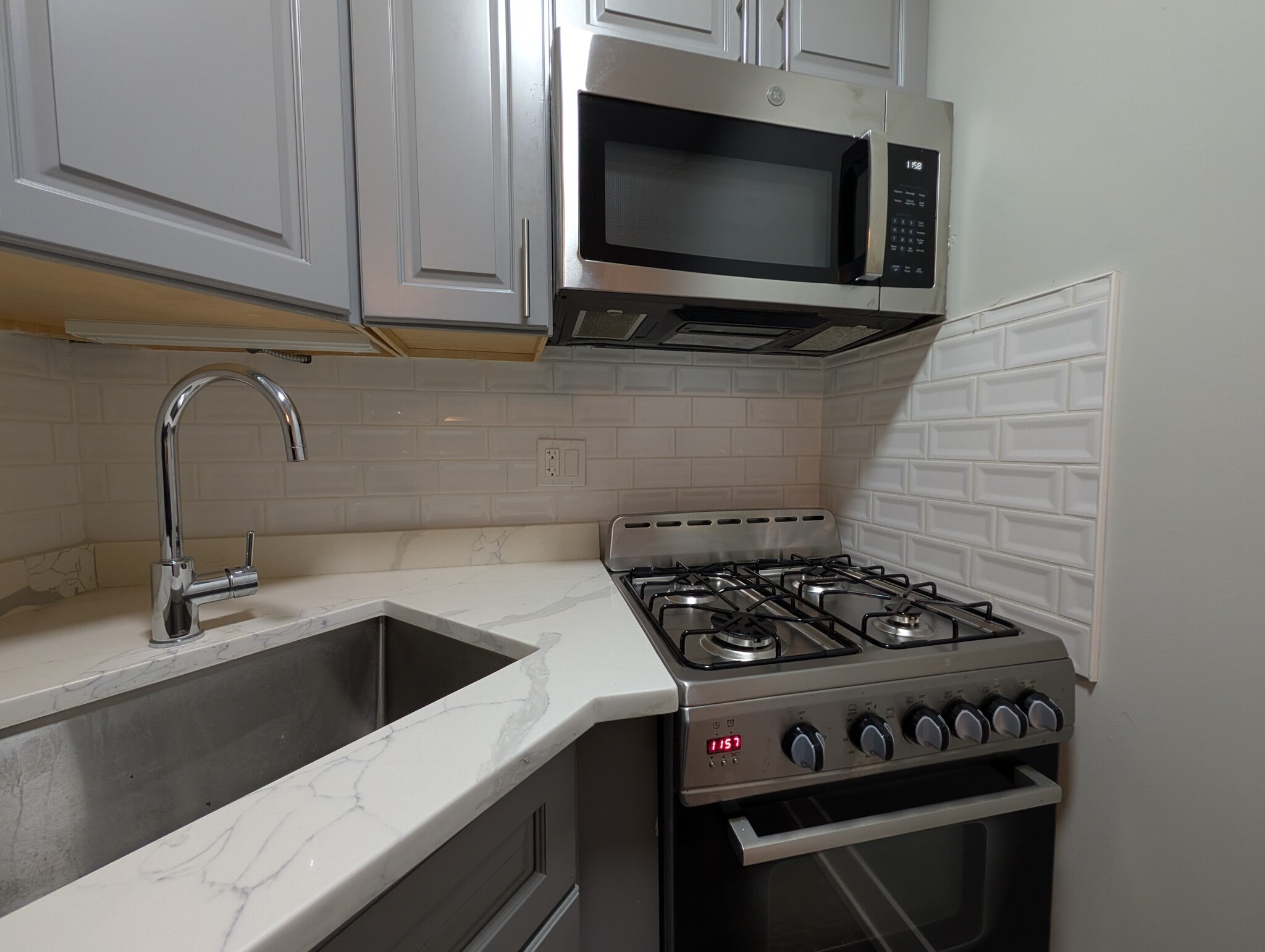 Building Photo - 503 W Belmont Ave