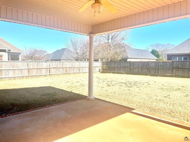 Building Photo - 300 Pembroke Pointe