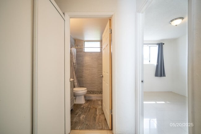 Building Photo - $2,100 / 2br - 700ft2 -| 2bd/1ba Renovated...