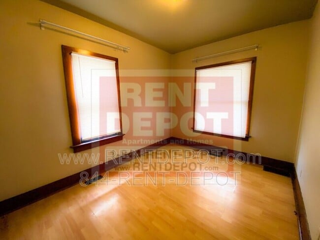 Building Photo - 2208 W Delaware St