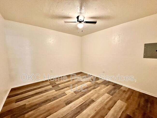 Building Photo - 3516 S St Clair Ave