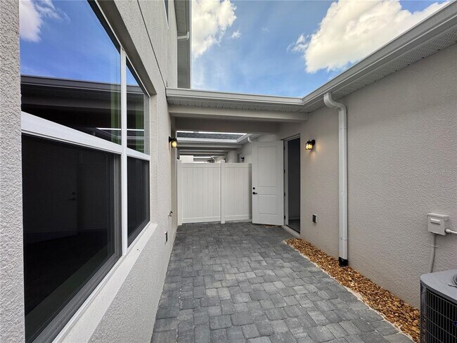 Building Photo - 1667 Eaglehurst Ln