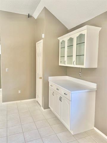 Building Photo - 711 Rolling Hills Dr