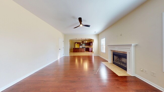 Building Photo - Nice 4 Bedroom Home in Solamere