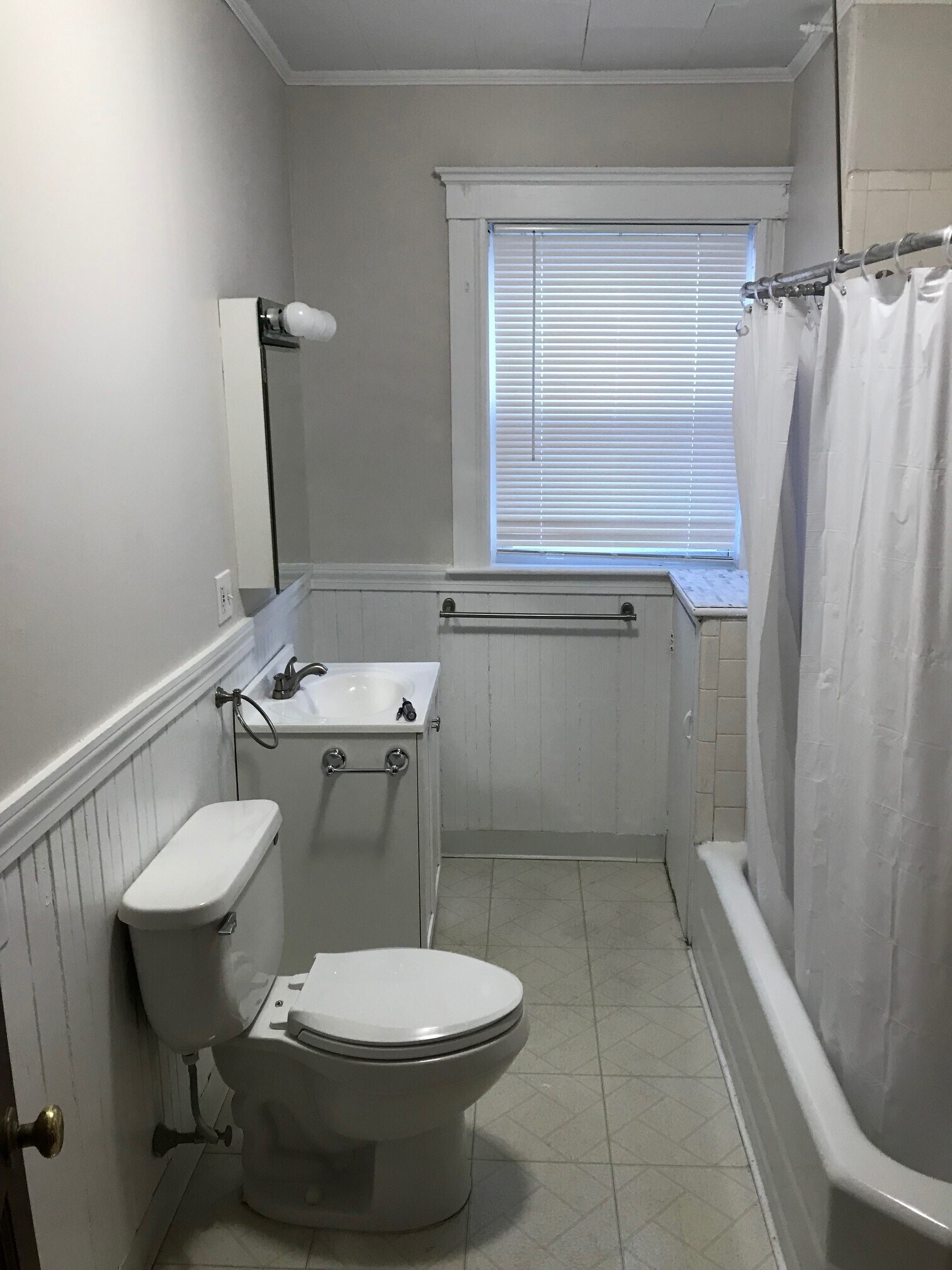 Bathroom - 82 Bridge St