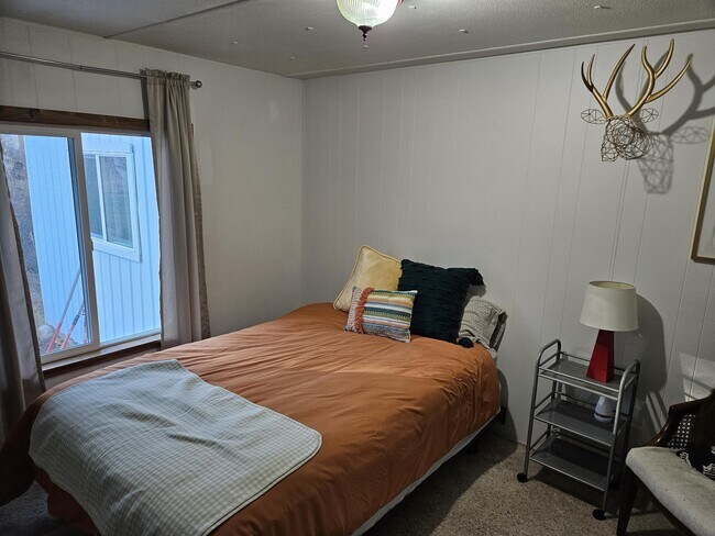 Building Photo - 2006 WY-352