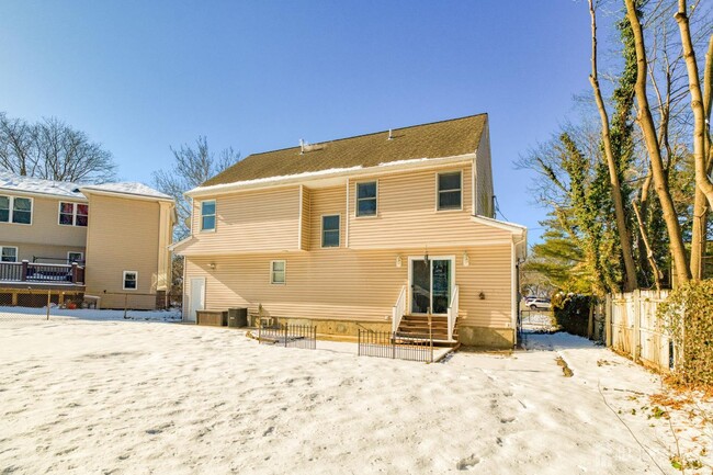 Building Photo - 3 Green Acres Ave