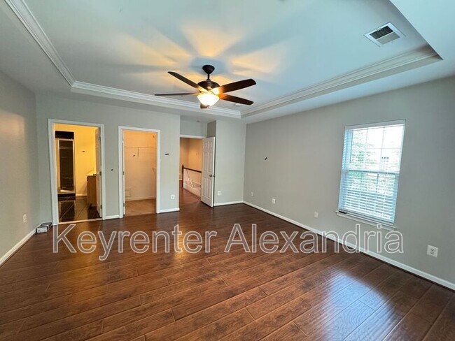 Building Photo - 2561 Eastbourne Dr