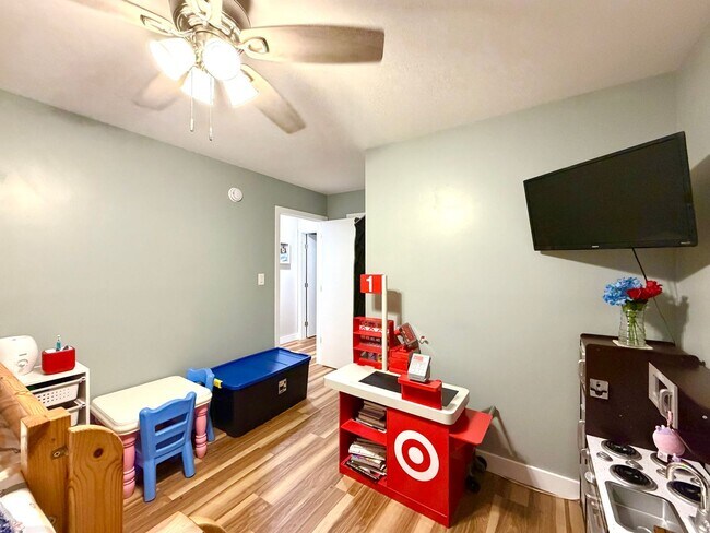 Building Photo - 320 Cottonwood Ct