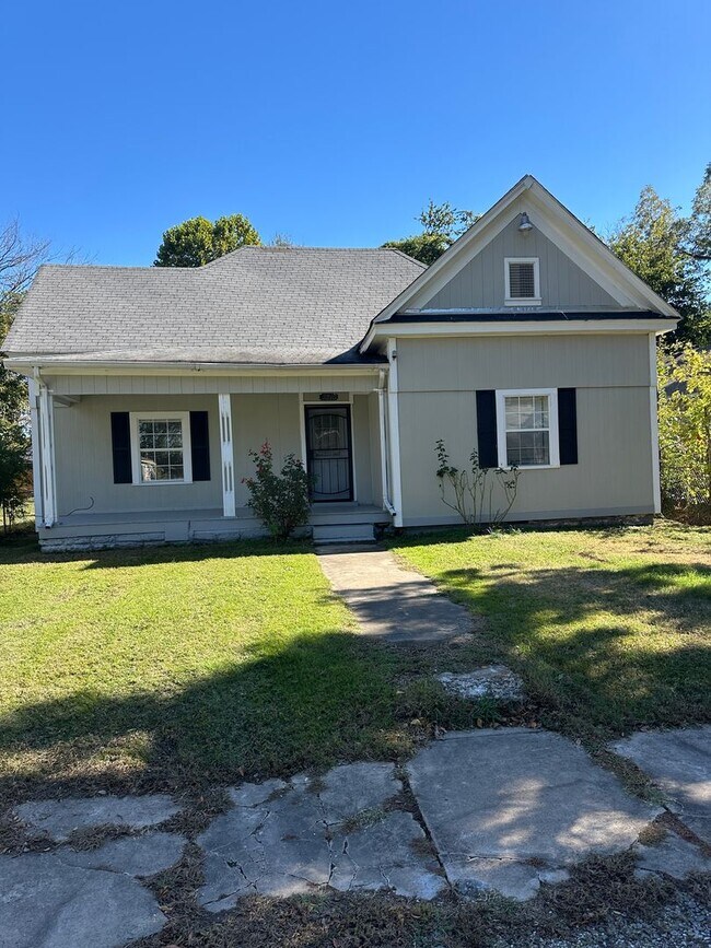 Primary Photo - $1500 Move-In-Special