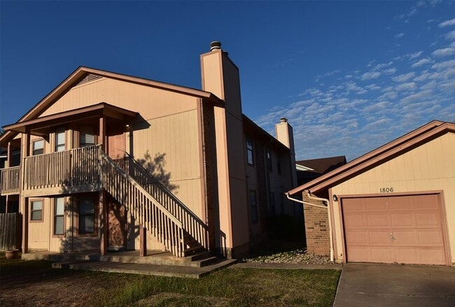 Building Photo - 1806 Rawhide Loop