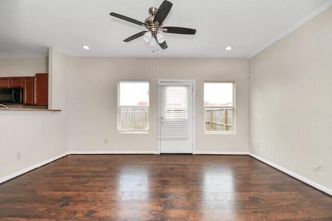 Building Photo - 8706 Beviamo St