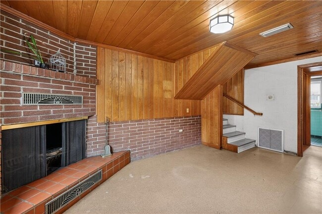 Building Photo - 1601 Walnut Ave