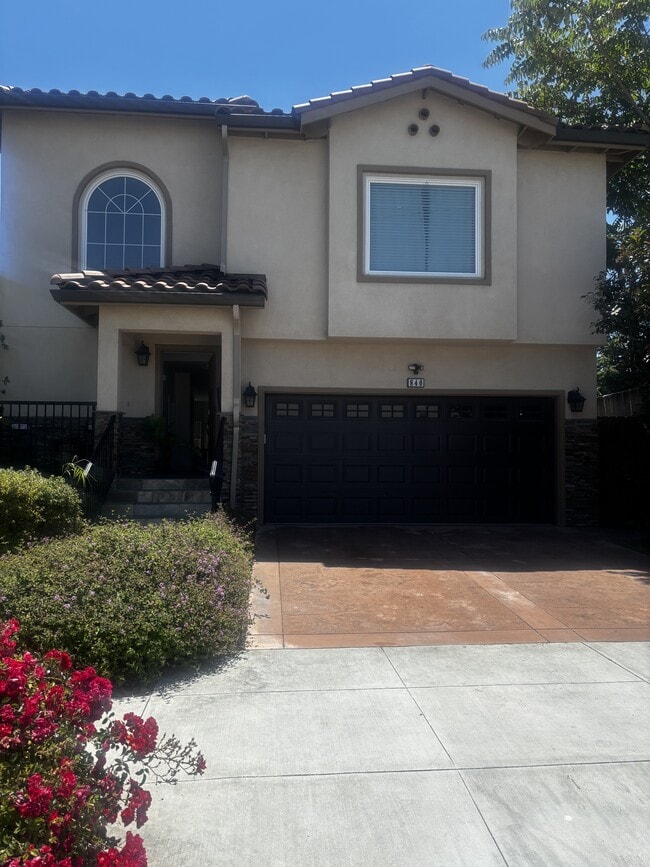 Building Photo - 840 Civic Center Dr