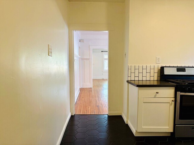 Building Photo - 2130 W 29th Pl