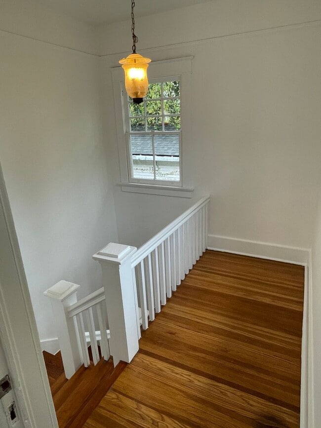 Building Photo - Huge 4BD/2.5BA with Sunroom and Backyard