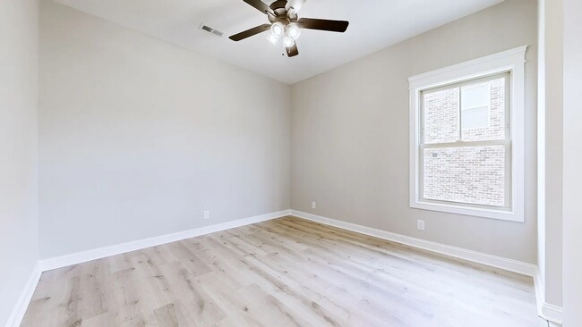 Building Photo - 529 Foxglove Ln