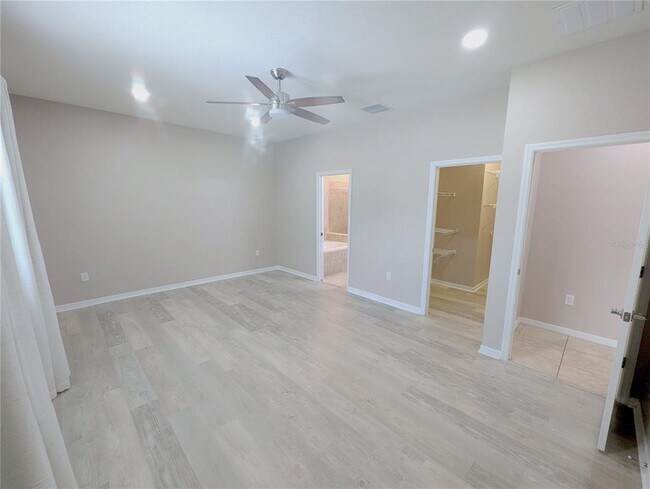 Building Photo - 18810 Birchwood Groves Dr