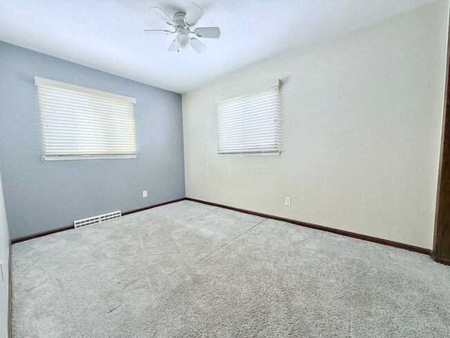 Building Photo - 3-Bed House in Waterloo