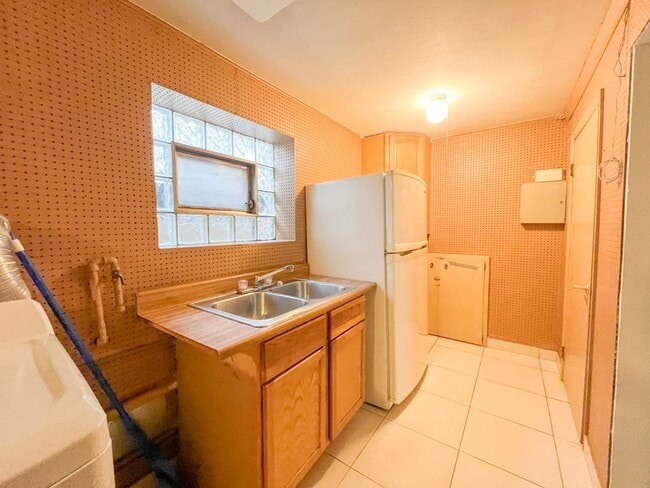 Building Photo - 4716 Thatcher Ave