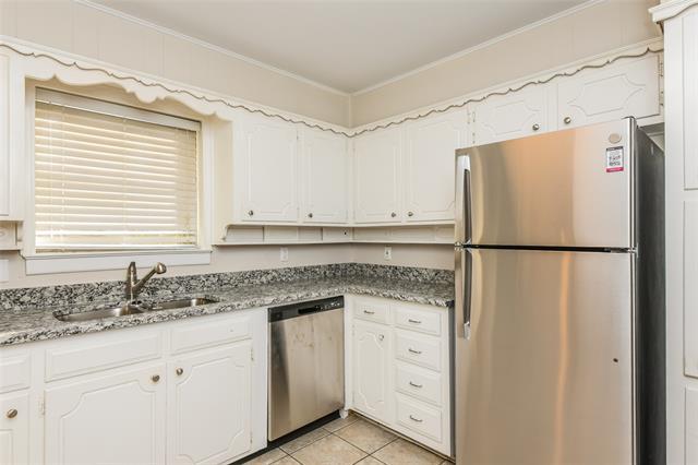 Building Photo - 2125 Rockmoor Dr