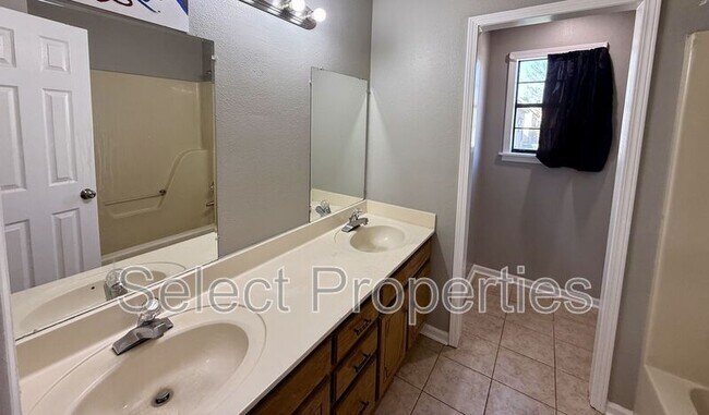 Building Photo - 2516 Glenn Pl
